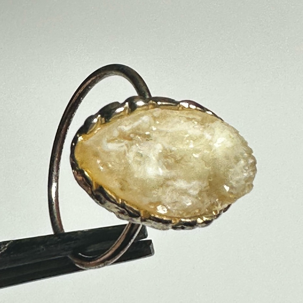 Unique textured cream stone goltone ring.